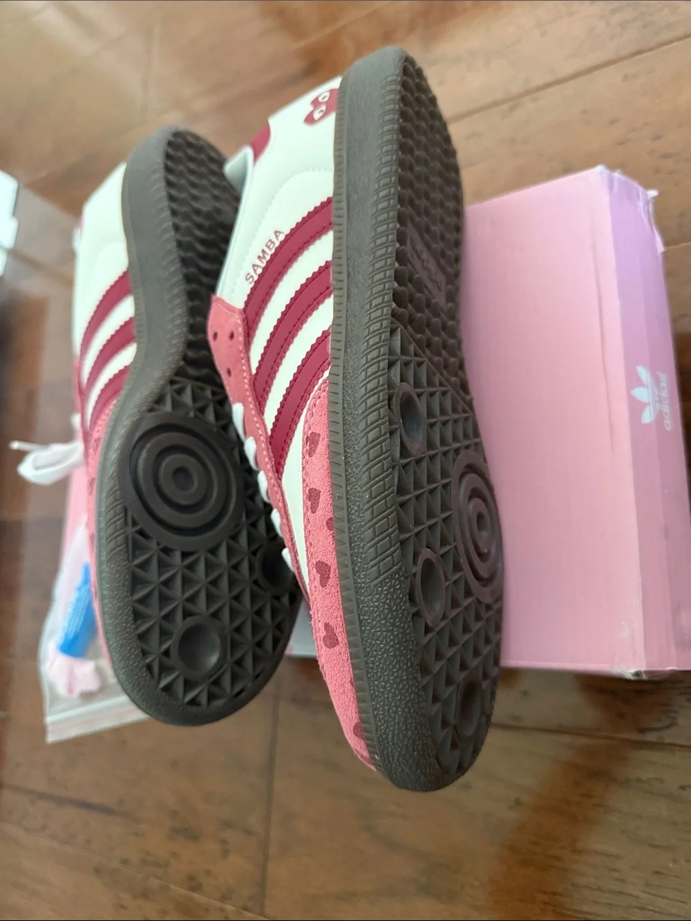 adidas Pink and White Heart-Print Low-Top Sneakers - Picture 3 of 7